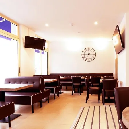 Le Theatre 3* סורן